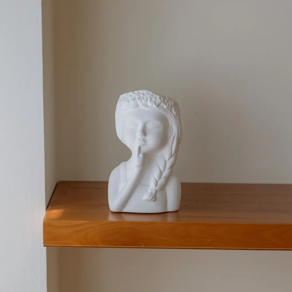 Sculpture visage céramique Oito fille tressée