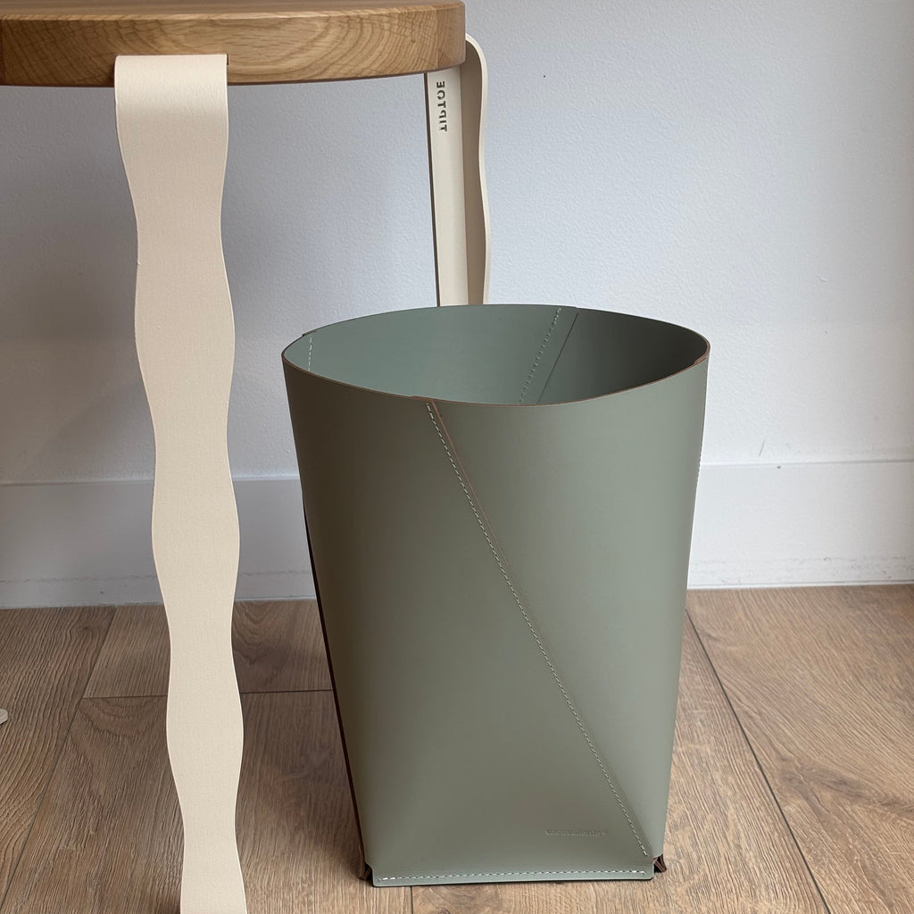 Petite corbeille cuir recyclé sans anse - Vacavaliente